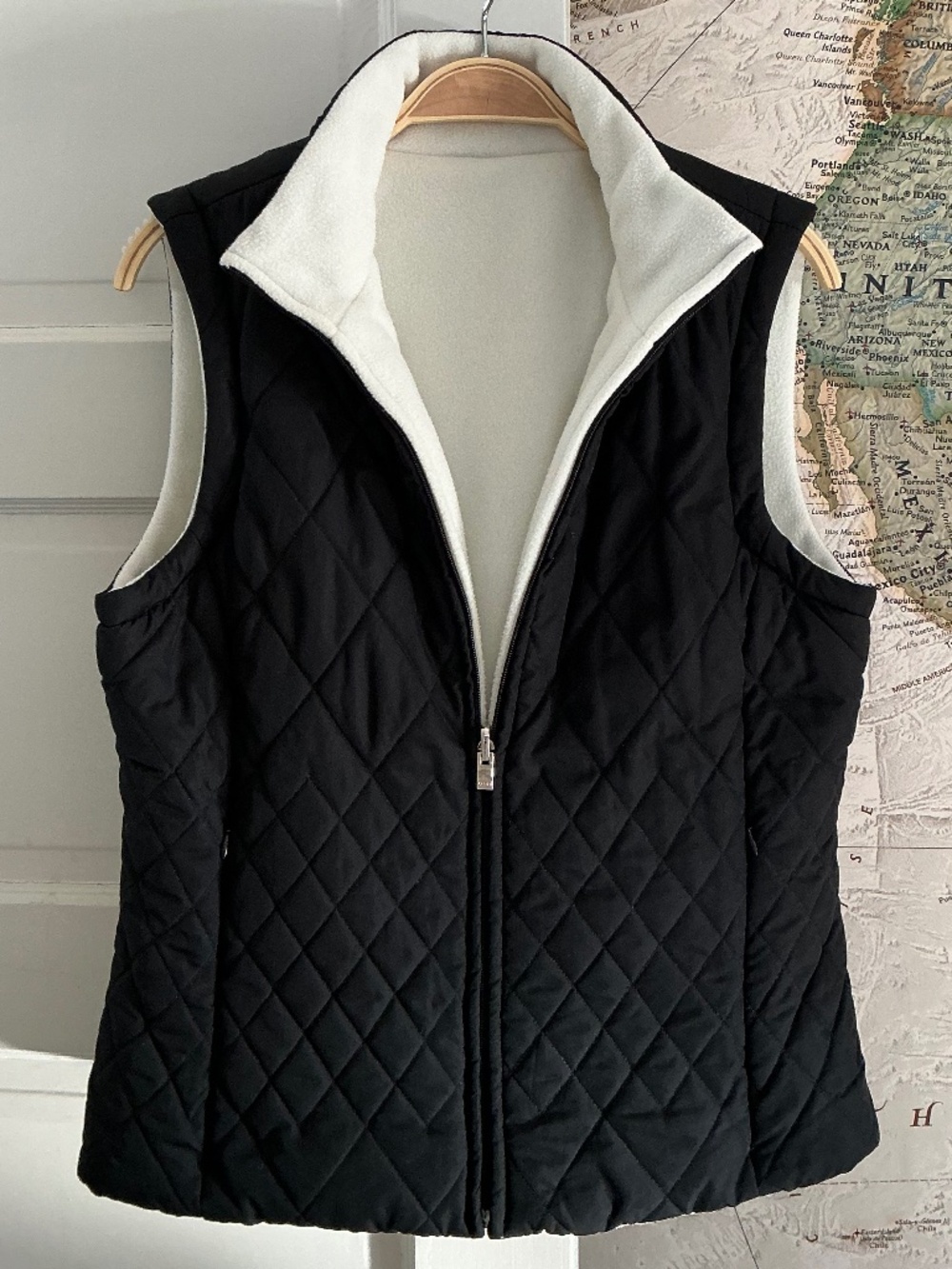 IZOD Women's Reversible Quilted Vest Fleece Black Cream Size Small EUC